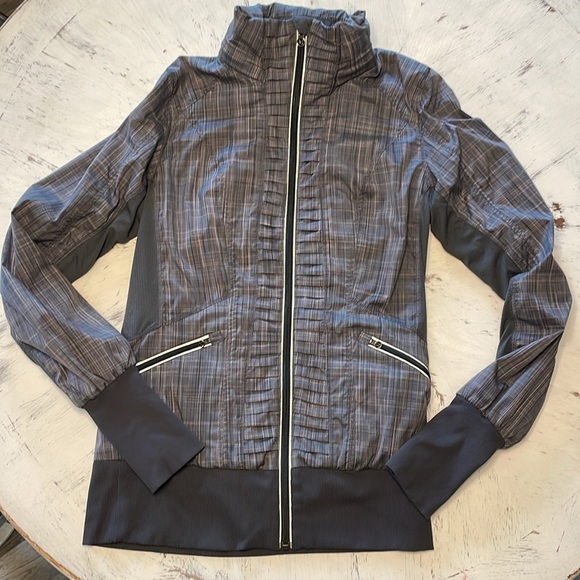 Lululemon Run Back on Track Jacket - Picture 9 of 12